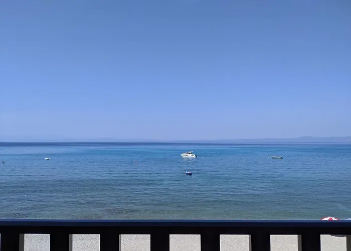 Seafront Apartment Pefkochori